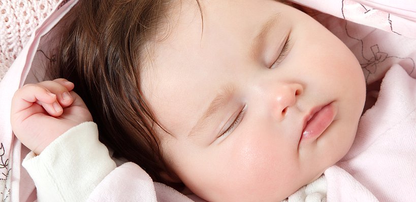 Bebeğinize kendi kendine uyumasını öğretebilirsiniz
